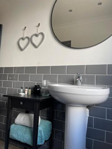 Devonshire Bungalow - Close To The Coast & Lakes. Villa Cleator Esterno foto